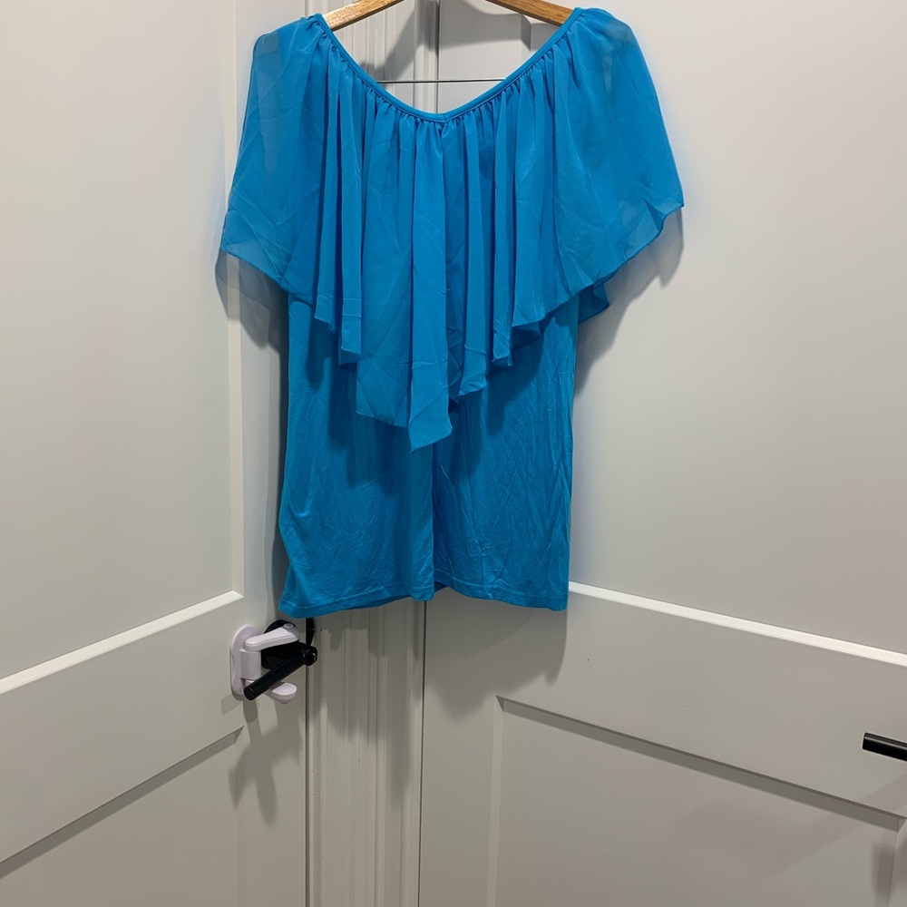 Blouse very flattering NWOT